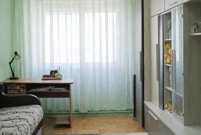 Apartament cu 4 camere decomandat, mobilat în Cug