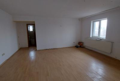 Apartament 2 cam Stefanesti-La Cetate, sup 55 m, et 2, const 2007, pret 46 000E - 2