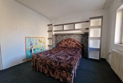 Navodari( Sud, Str Rândunelelor)- 2 camere decomandate, etaj 3/4, liber - 16