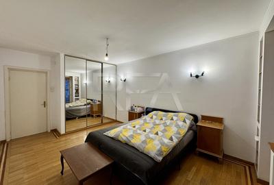 Apartament cu 3 camere semidecomandat în Tineretului