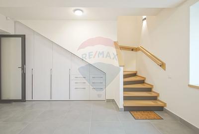 La poalele Tâmpei — vilă contemporană în Schei - 8