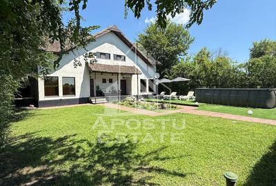 Casă individuală cu 6 camere în Crișan