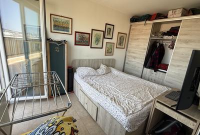 Apartament cu 2 camere semidecomandat, mobilat în Între Lacuri