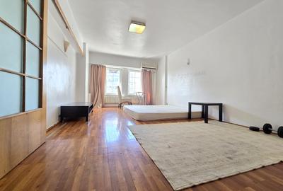 Apartament cu 3 camere, mobilat în Unirii