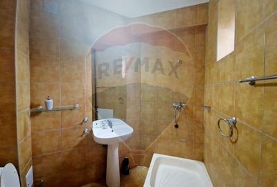 Pensiune Eselnita / 16 camere / Teren - 1448 mp / Ponton - 34