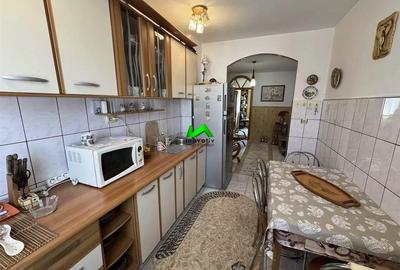 Apartament cu 3 camere decomandat în Calea Poplăcii