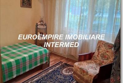 Apartament 2 camere de vanzare zona Poarta 6 - 4