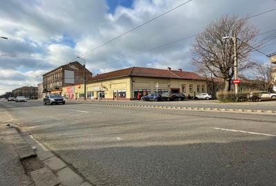Spatiu comercial stradal cu vitrina | 70 mp, in Sinaia | Com 0% - 4