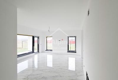 Casă individuală cu 4 camere în Cărpiniș