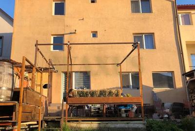 Casă individuală cu 10 camere în Hașdeu