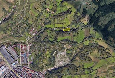Resita, Teren Drept Intravilan, Langa Prau si Drum, Parcelabil, 4500 Mp., 15 Eur - 3
