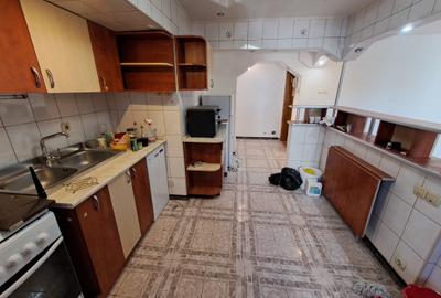 Apartament cu 3 camere decomandat, mobilat în Păcurari