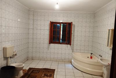 SE VINDE CASA FOARTE SPATIOASA CU TEREN 1200 MP IN LOCALITATEA CALUGARENI GR - 8