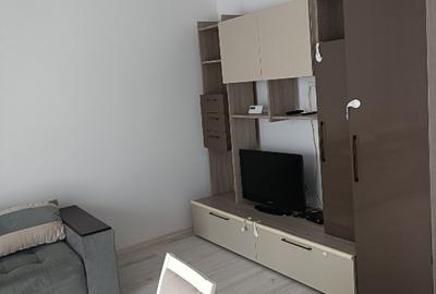 Apartamentul este cu 2 camere plus balcon . Este mobilat și utilat complgaranție - 1