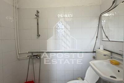Casa individuala, cu 12 camere,5 bai, acces auto, teren 642, Girocului - 12