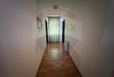 Casă / Vilă cu 6 camere de vânzare în zona Darmanesti - 29