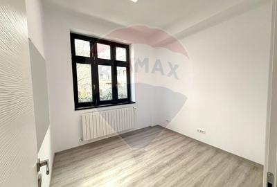 DE INCHIRIAT Spațiu comercial  100mp în zona P-ta Victoriei - 22