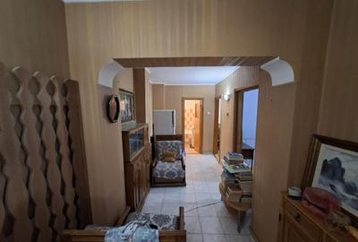 Apartament cu 3 camere decomandat, etajul  5/8, zona Garii - 8