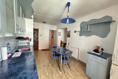 Apartament cu 3 camere decomandat, mobilat în Cetate