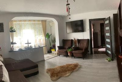 Apartament cu 3 camere semidecomandat, mobilat în Colentina