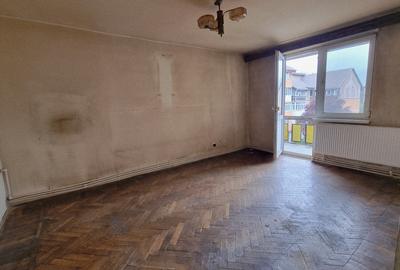 Apartament ultracentral (strada Horia) 3 camere, balcon, lift, 70mp - 1