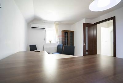 De vânzare casă cu 6 camere, ultracentral – str. Moscovei - 15