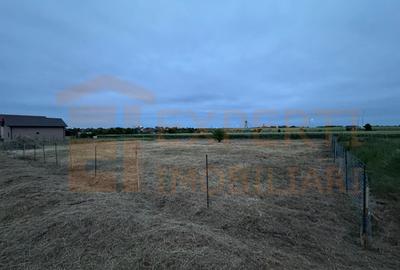 Teren Construcții intravilan de 980 mp, în Lazu