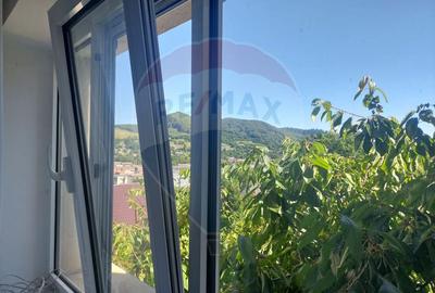 Apartament cu 4 camere decomandat de vânzare în Moinesti - 9