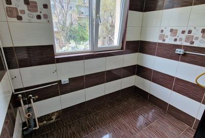 Garsonieră decomandată în Titan