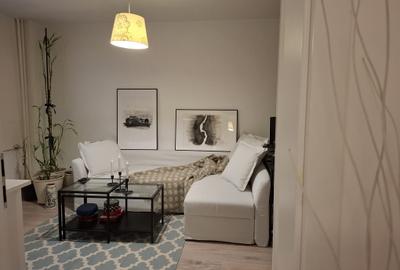 Tineretului, 2 camere decomandat, etaj 2, mobilat utilat, bloc 1983, parcare ADP - 1