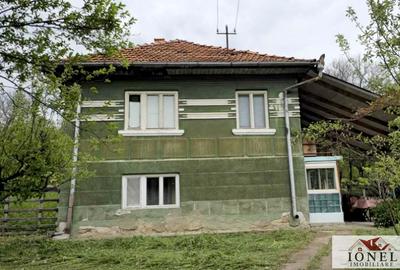 Casă individuală cu 3 camere în Almașu Mare