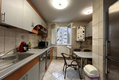 1 Decembrie 3 Camere Etaj 1 Centrala Proprie Instalatii Schimbate 12 Min Metrou - 13