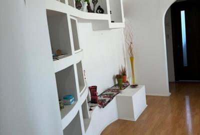 Apartament cu 3 camere decomandat în Mircea cel Bătrân