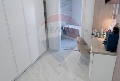 Proprietate premium în Filiași, locuință de lux cu spații comerciale - 24