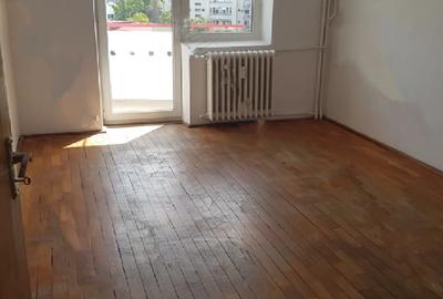 Unirii Metrou Parc, Universitate,BLOC  1995,Decomandat ,PARCHET MASIV - 1