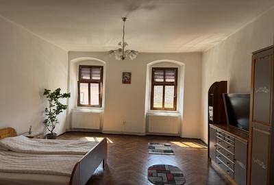 Garsoniera zona centrala  str. 9 mai  spatioasa - 1