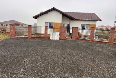 Casă individuală cu 4 camere în Moșnița Nouă