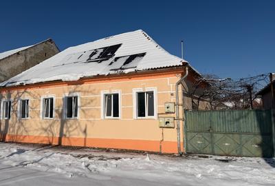 Casă individuală cu 5 camere în Central