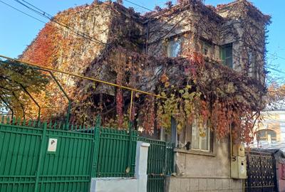 Casă cu 4 camere în Central