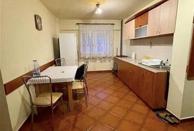 Decomandat cu 2 bai la etajul 1 aproape de Mall - 1