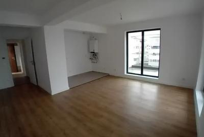 Apartament cu 3 camere decomandat în Titan