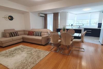 Apartament cu 3 camere semidecomandat, mobilat în Central