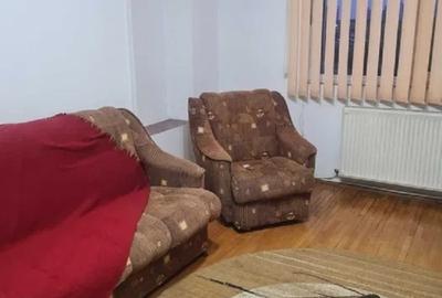 Apartament cu 3 camere decomandat în Nicolina
