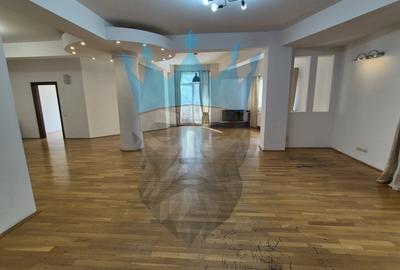 Apartament cu 6 camere decomandat, mobilat în Herăstrău