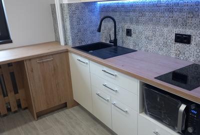 Apartament cu 4 camere semidecomandat, mobilat în Unirii