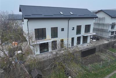 Duplex cu 5 camere în Central