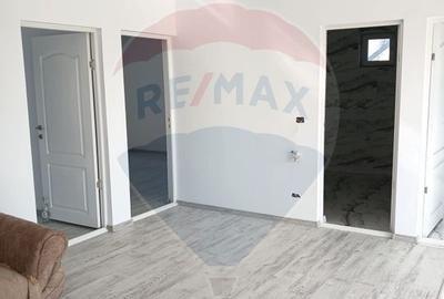 Casă cu 3 camere  toate utilitățile - 105.000E cu teren in  concesiune - 5