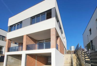 Duplex cu 4 camere în Iris