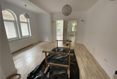 Vila de inchiriat in zona Capitale, office/rezidenta - 12