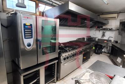 Spatiu pregatit restaurant terasa sau delivery posibil birou/ showroom - 3